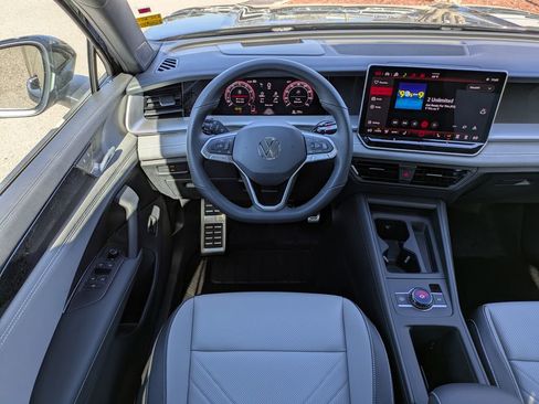 New 2026 Volkswagen Tiguan SE R-Line FWD image 19