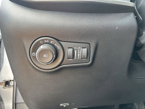 Used 2022 Jeep Compass Latitude AWD/4WD image 23