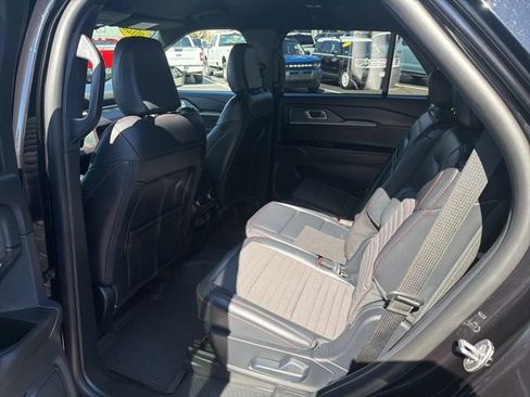 Used 2025 Ford Explorer ST-Line w/ ST-Line Street Pack AWD/4WD image 21