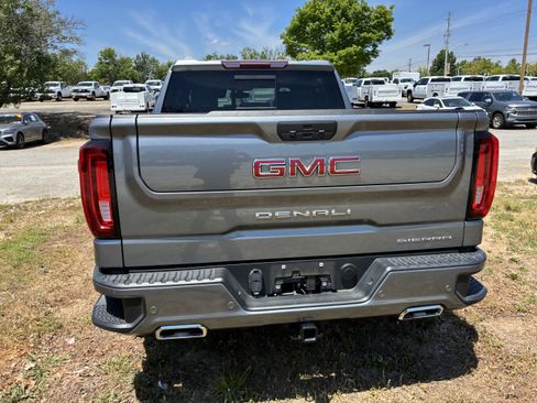 Used 2022 GMC Sierra 1500 Denali w/ Denali Premium Package AWD/4WD image 7