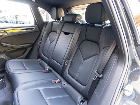 Certified 2024 Porsche Macan AWD/4WD image 46
