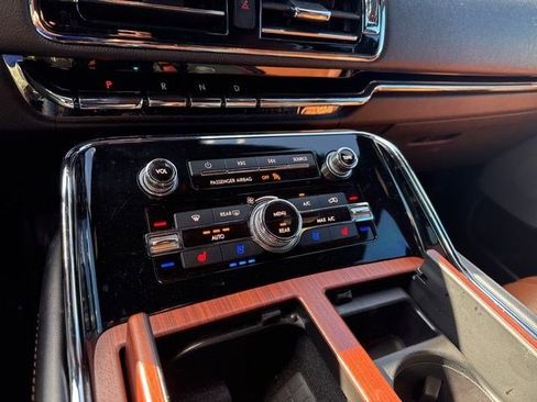 Used 2020 Lincoln Navigator Reserve w/ Equipment Group 208A Reserve image 12