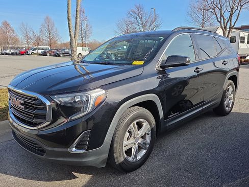 Used 2019 GMC Terrain SLE w/ Driver Convenience Package image 2
