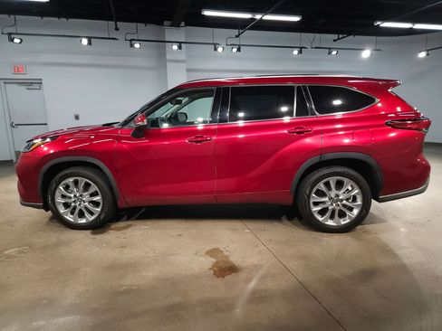 Used 2020 Toyota Highlander Limited image 4