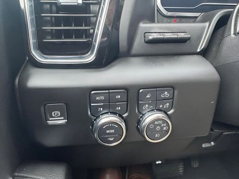 Used 2024 GMC Sierra 3500 Denali w/ Denali Reserve Package image 17