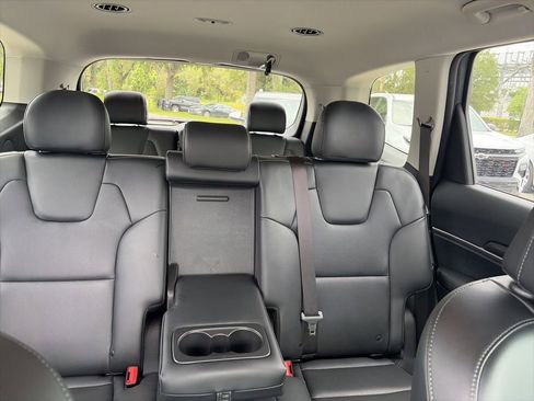 Used 2025 Kia Telluride LX FWD image 11
