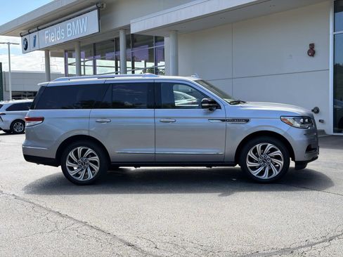 Used 2023 Lincoln Navigator Reserve AWD/4WD image 4