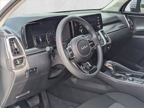 Used 2023 Kia Sorento LX image 9