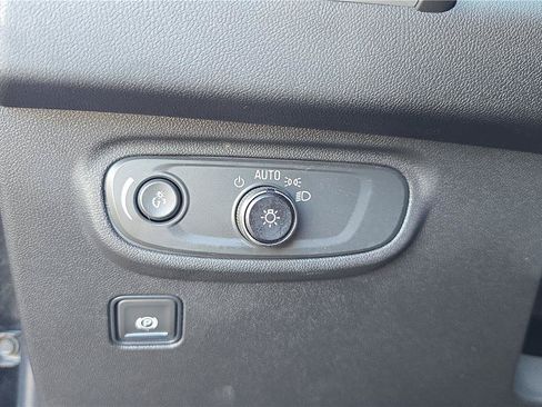 Used 2024 GMC Terrain SLE w/ Driver Convenience Package FWD image 24