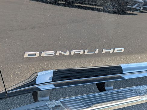 Certified 2022 GMC Sierra 2500 Denali w/ Denali Ultimate Package AWD/4WD image 32