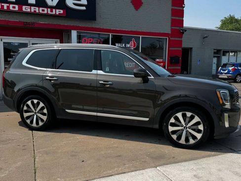 Used 2020 Kia Telluride S AWD/4WD image 2