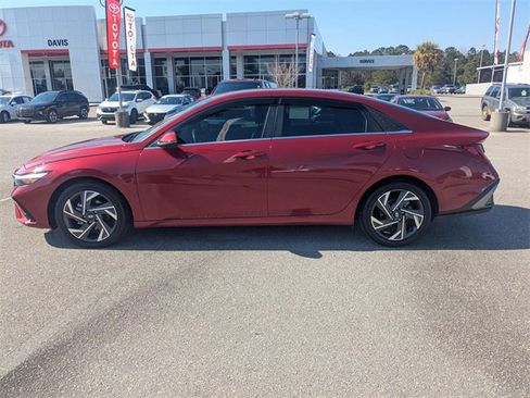 Used 2024 Hyundai Elantra Limited image 6