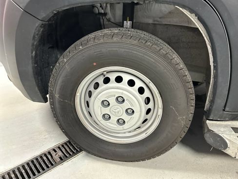 Used 2025 RAM ProMaster 2500 w/ U-Haul Equipment Group FWD image 9