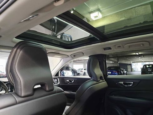 Used 2022 Volvo V60 T5 Cross Country image 24