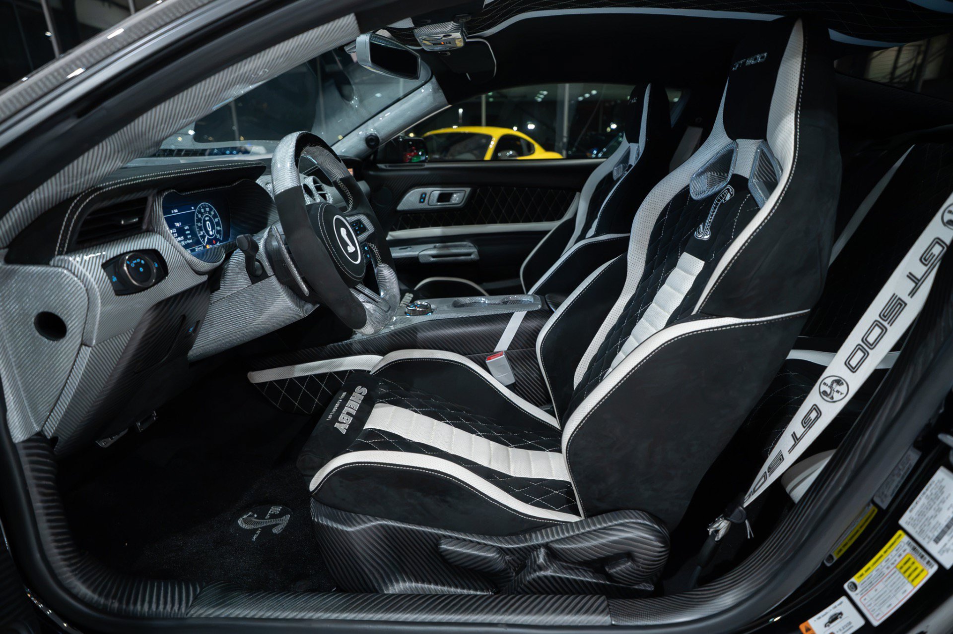 Used 2022 Ford Mustang Shelby GT500 w/ Carbon Fiber Track Pack RWD image 9