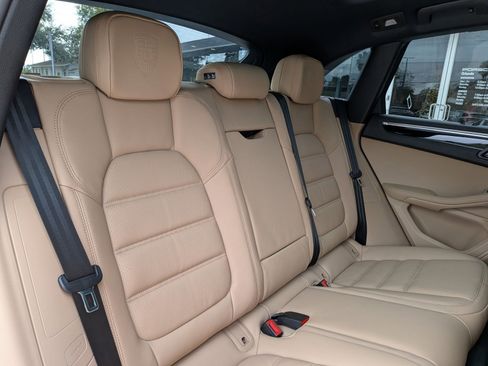 New 2026 Porsche Macan image 25