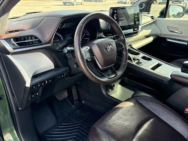 Used 2024 Toyota Sienna Platinum AWD/4WD image 2