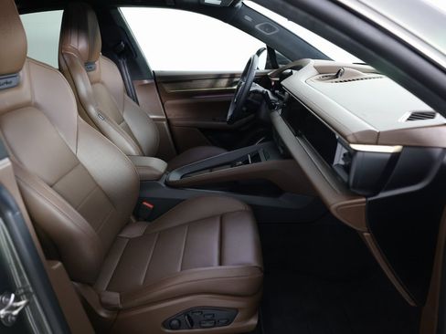 Used 2025 Porsche Macan Turbo Electric image 10