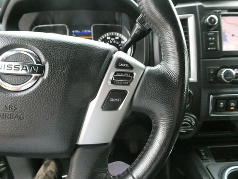 Used 2019 Nissan Titan SV w/ SV Convenience Package image 19