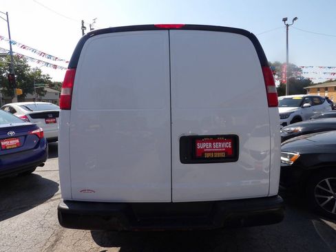 Used 2017 GMC Savana 2500 Extended RWD image 4