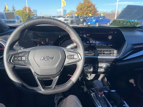 Used 2025 Chevrolet Trax RS w/ Driver Confidence Package image 24