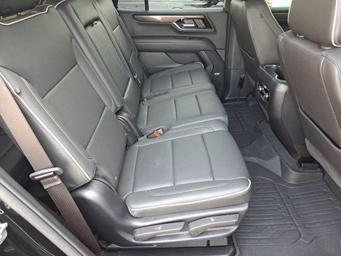 Used 2025 GMC Yukon Elevation AWD/4WD image 14