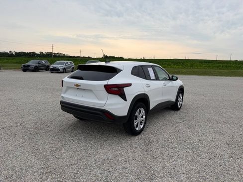 Used 2026 Chevrolet Trax LS FWD image 3