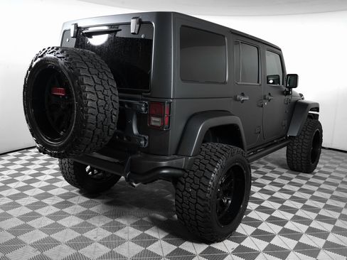 Used 2017 Jeep Wrangler Unlimited Sahara image 5