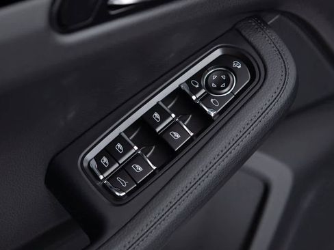 Certified 2025 Porsche Macan image 20