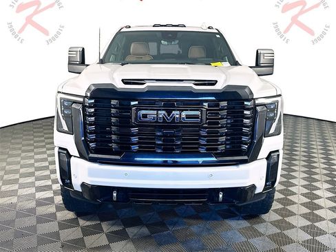 Used 2024 GMC Sierra 2500 Denali Ultimate image 2