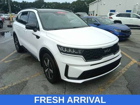 Used 2023 Kia Sorento S w/ Panoramic Sunroof Package FWD image 2