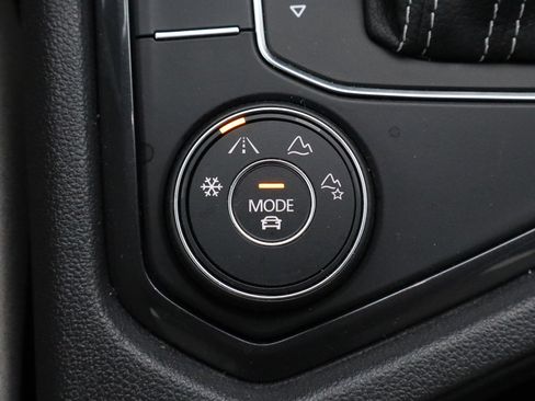 Used 2021 Volkswagen Tiguan SE R-Line image 20