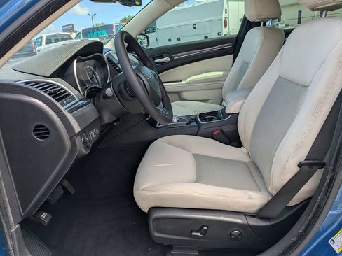 Used 2022 Chrysler 300 Touring RWD image 13