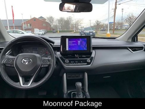 Used 2023 Toyota Corolla Cross LE w/ Moonroof Package AWD/4WD image 16
