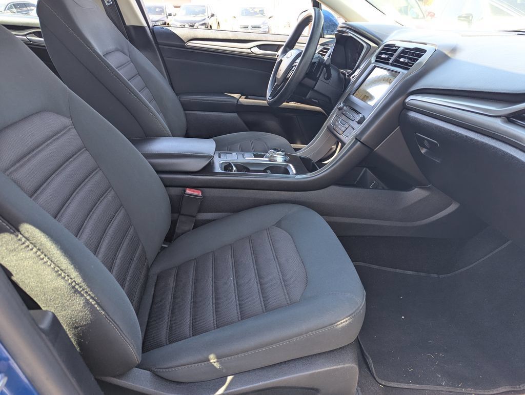 Used 2017 Ford Fusion SE w/ Fusion SE Technology Package FWD image 29