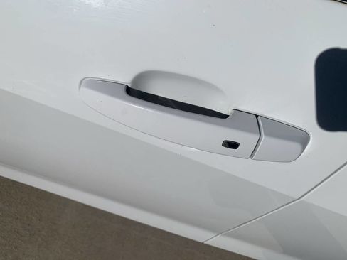 Used 2018 Chevrolet Malibu LT image 11