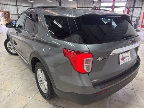 Used 2022 Ford Explorer XLT AWD/4WD image 9