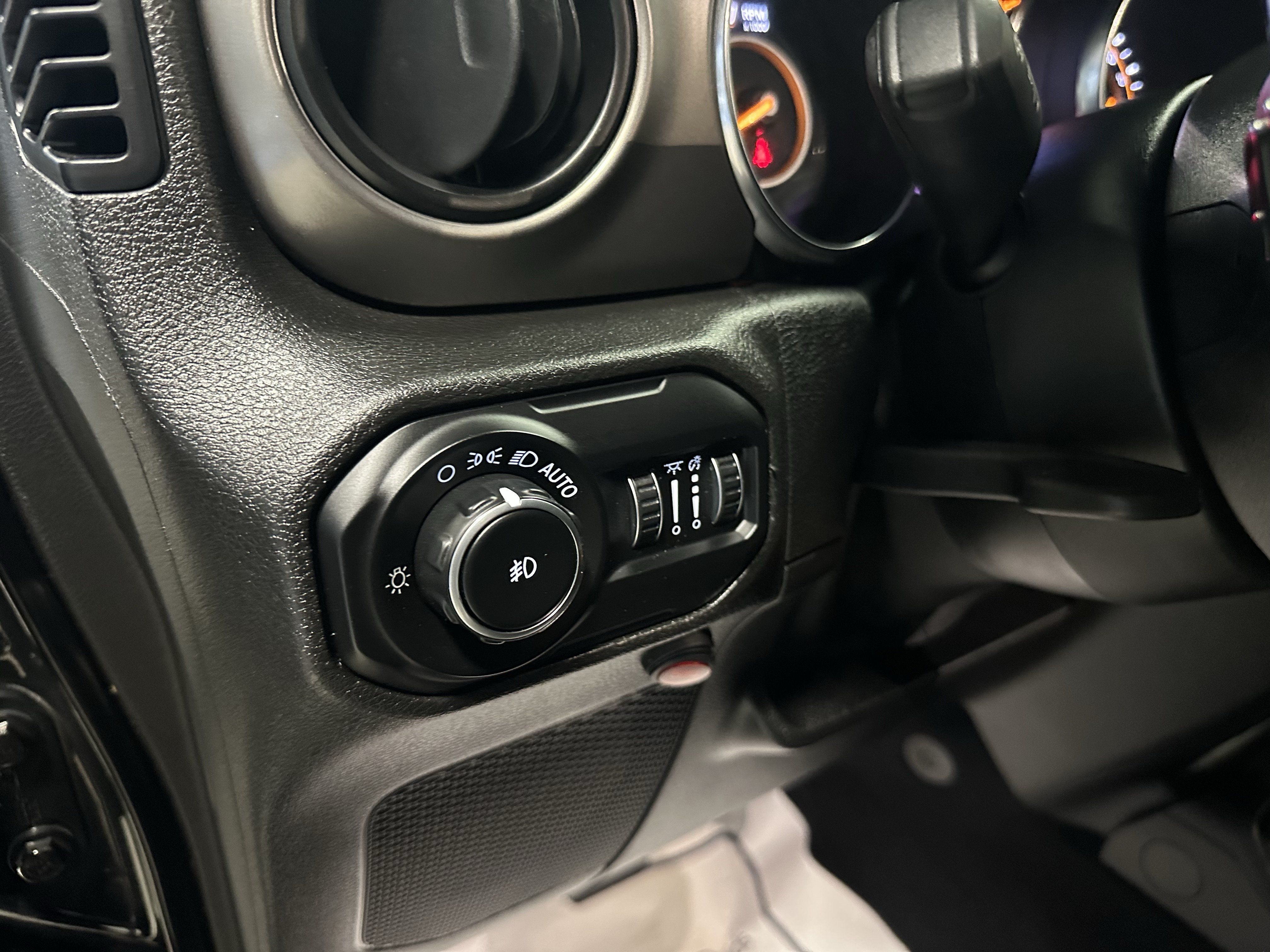 Used 2018 Jeep Wrangler Unlimited Sport S AWD/4WD image 17