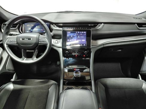 Used 2022 Jeep Grand Cherokee Altitude AWD/4WD image 18