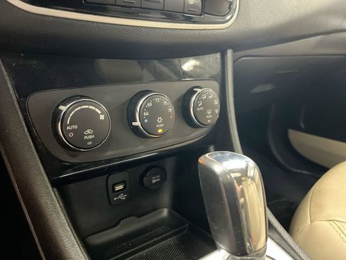 Used 2013 Chrysler 200 Limited w/ Sun/Sound Group FWD image 18