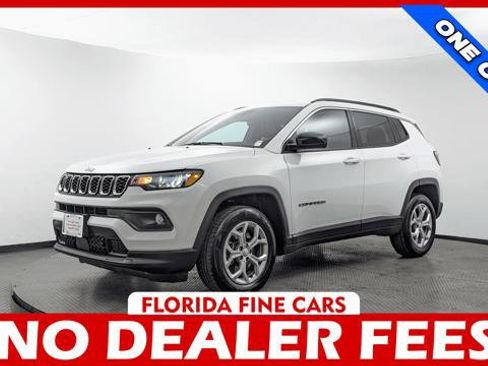 Used 2024 Jeep Compass Latitude AWD/4WD image 1