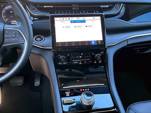 Used 2022 Jeep Grand Cherokee Limited image 8