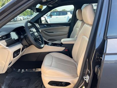 Used 2023 Jeep Grand Cherokee Limited w/ Luxury Tech Group II