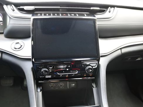 Used 2024 Jeep Grand Cherokee Limited AWD/4WD image 22