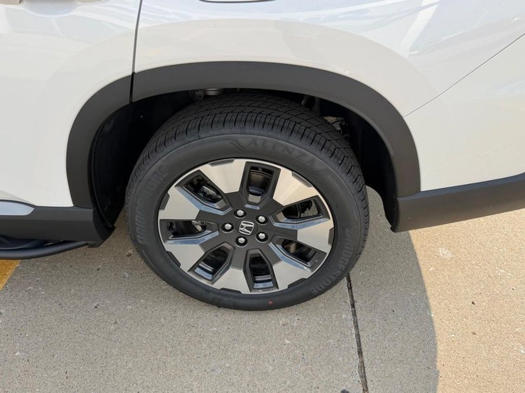 New 2026 Honda Pilot Touring image 6