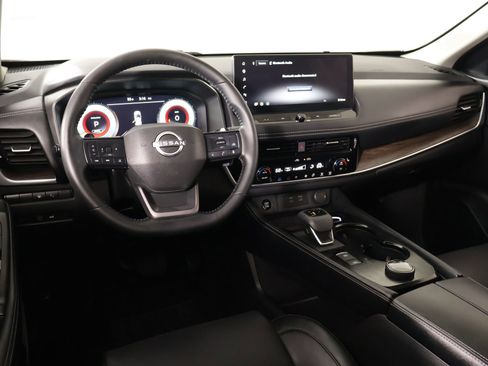 Used 2026 Nissan Rogue Platinum w/ Platinum Premium Package AWD/4WD image 2
