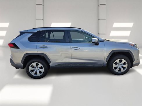 Used 2021 Toyota RAV4 LE image 3