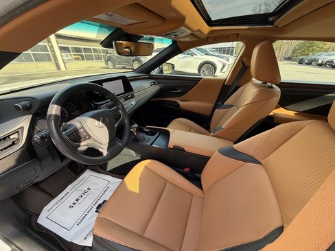Used 2023 Lexus ES 350 w/ Premium Package image 2