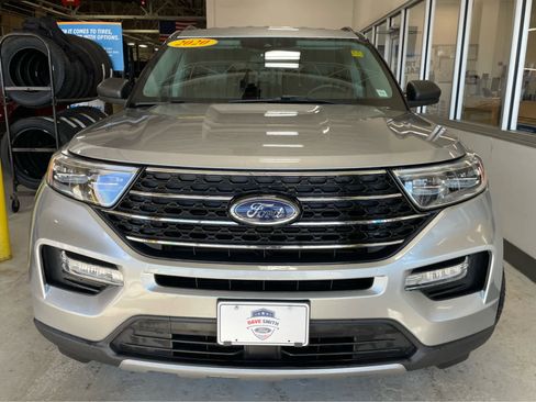 Used 2020 Ford Explorer XLT w/ Equipment Group 202A image 3