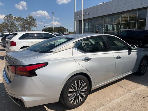 Used 2023 Nissan Altima 2.5 SV FWD image 8